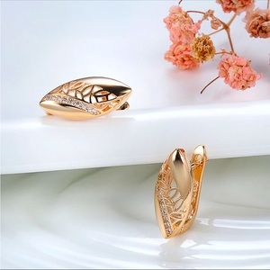 Hollow Leaf Shape Earrings